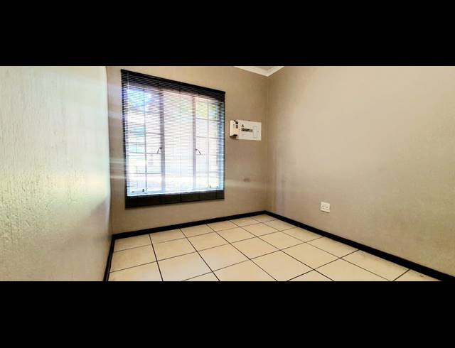 2 BEDROOM APARTMENT FOR SALE IN WILGEHEUWEL
